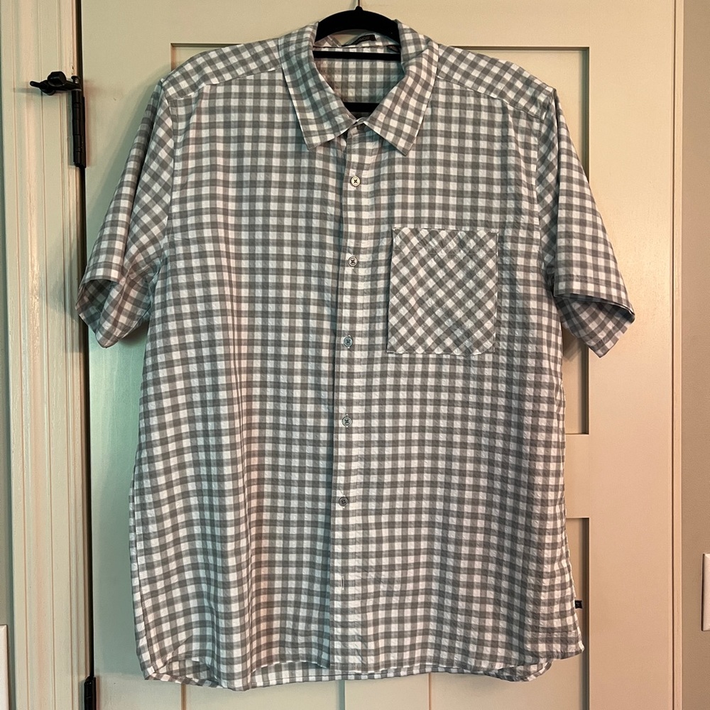 Men’s Toad & Co. Gray and White Seersucker Short Sleeve Shirt